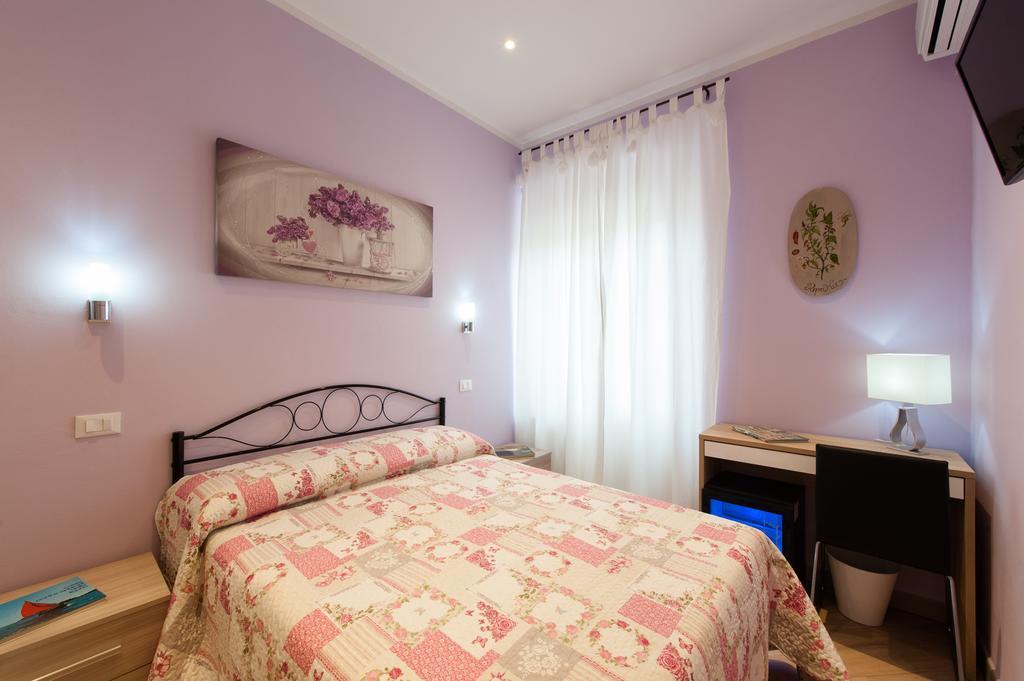 Guest House Le Tre Spezie ลาสเปเซีย ภายนอก รูปภาพ