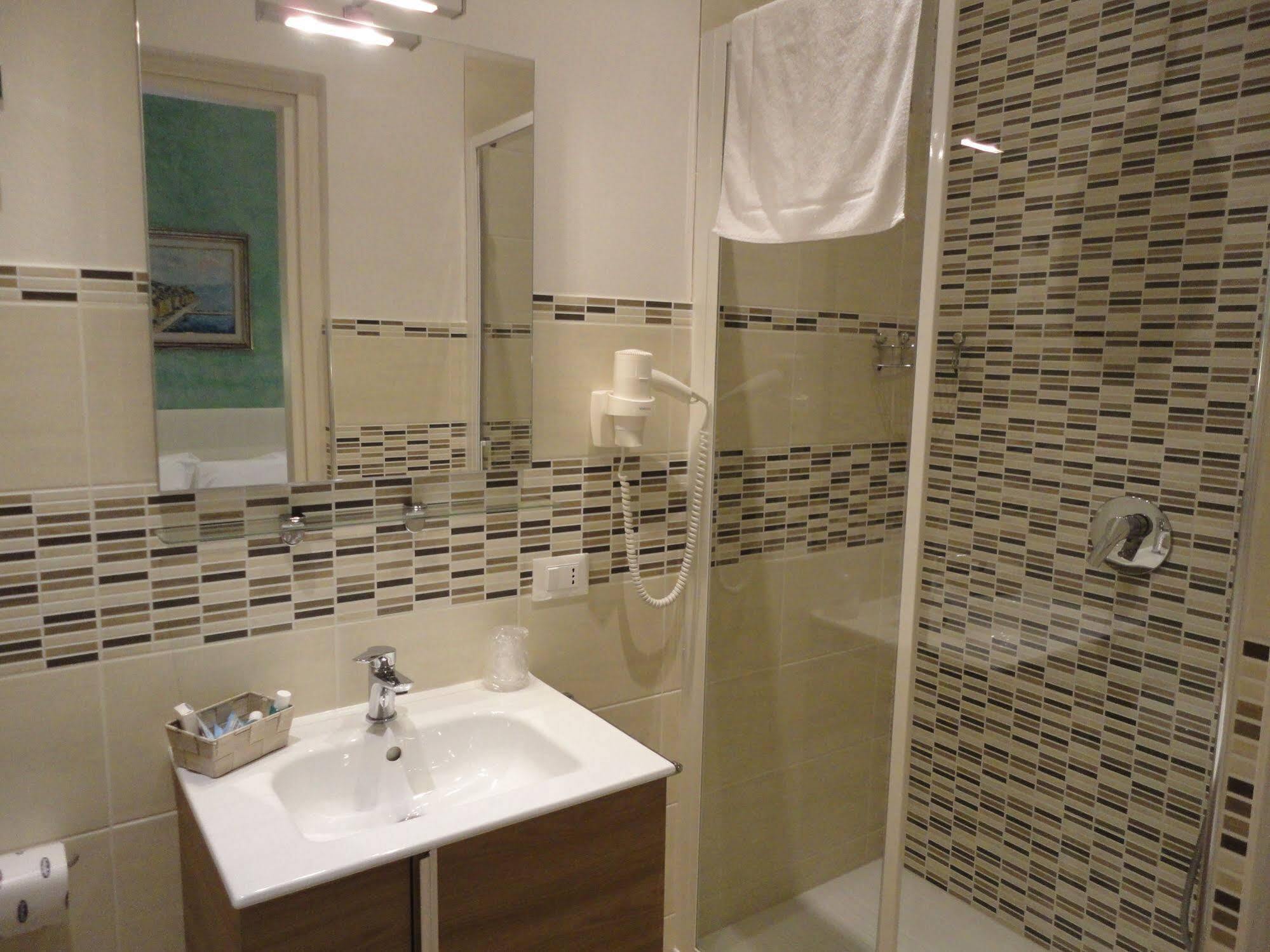 Guest House Le Tre Spezie ลาสเปเซีย ภายนอก รูปภาพ