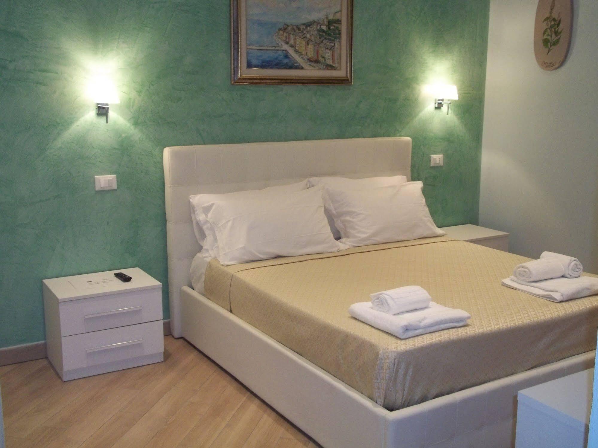 Guest House Le Tre Spezie ลาสเปเซีย ภายนอก รูปภาพ