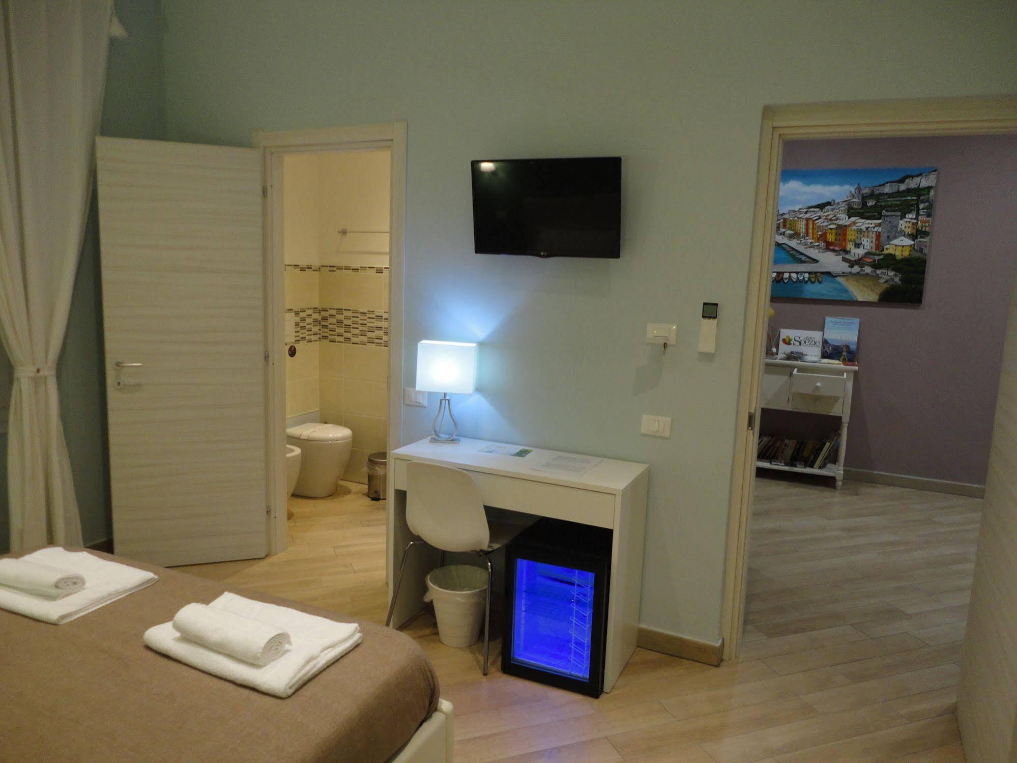Guest House Le Tre Spezie ลาสเปเซีย ภายนอก รูปภาพ