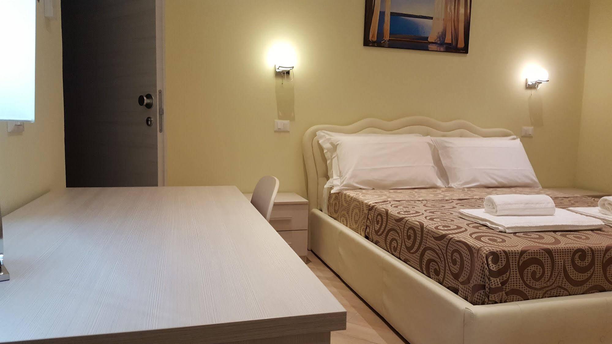 Guest House Le Tre Spezie ลาสเปเซีย ภายนอก รูปภาพ