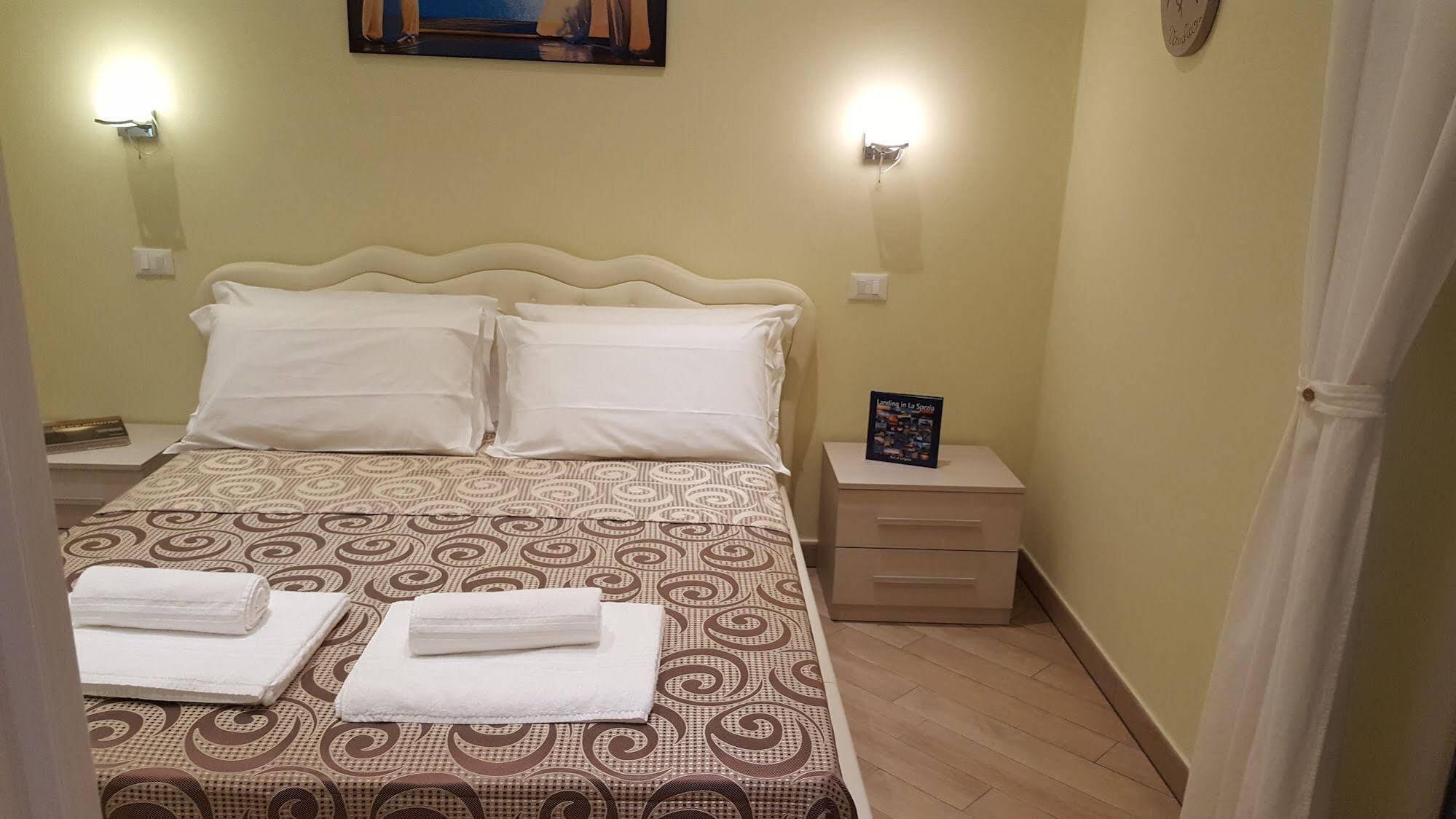 Guest House Le Tre Spezie ลาสเปเซีย ภายนอก รูปภาพ