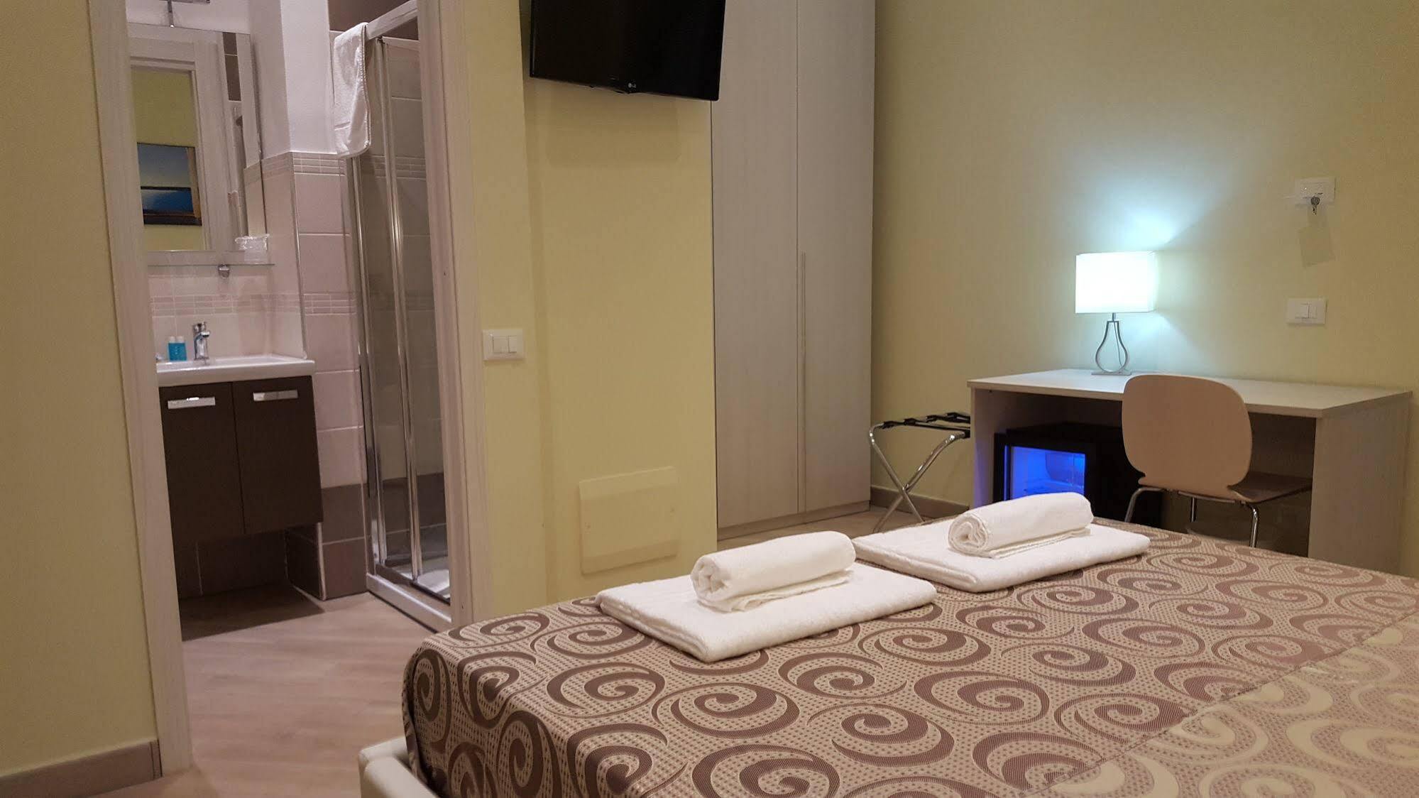 Guest House Le Tre Spezie ลาสเปเซีย ภายนอก รูปภาพ